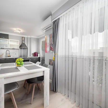 Cozy Close To Port Of * ניס