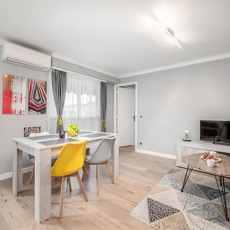 Cozy Close To Port Of Apartment Nizza